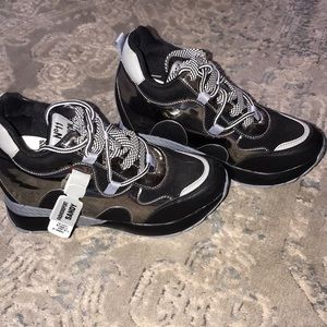 No11 Fashion Platform Sneakers